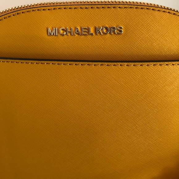 🌼 Michael Kors Emmy Medium Dome Crossbody Yellow - Picture 3 of 8
